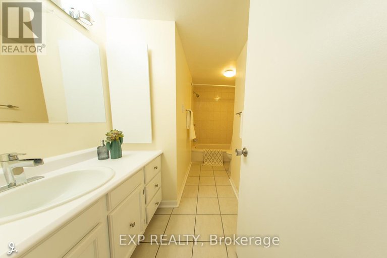 28377335/2772-springland-drive/mooneys-bayriverside-park/ottawa/ontario/K1V6M4_28