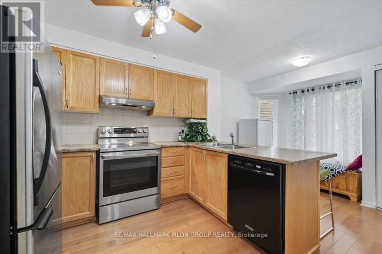 28853846/10-lakepointe-drive/avalon-east/ottawa/ontario/K4A5E3_2