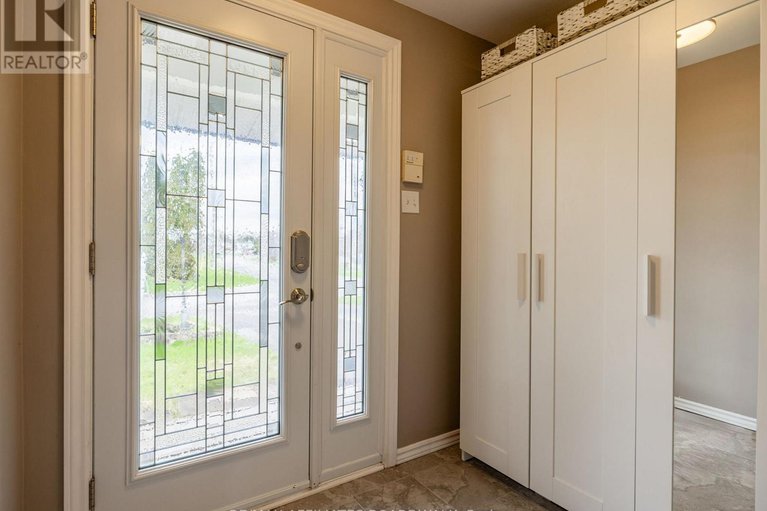28246634/38-nestow-drive-nw/tanglewood/ottawa/ontario/K2G3X8_5