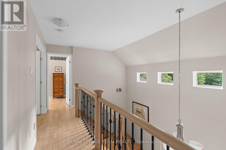 28734411/10-weldale-drive/rural-kanata-central/ottawa/ontario/K2W1A9_25