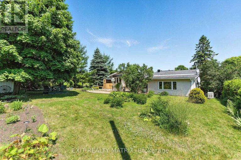 28718772/26-farmers-avenue/vankleek-hill/champlain/ontario/K0B1R0_35