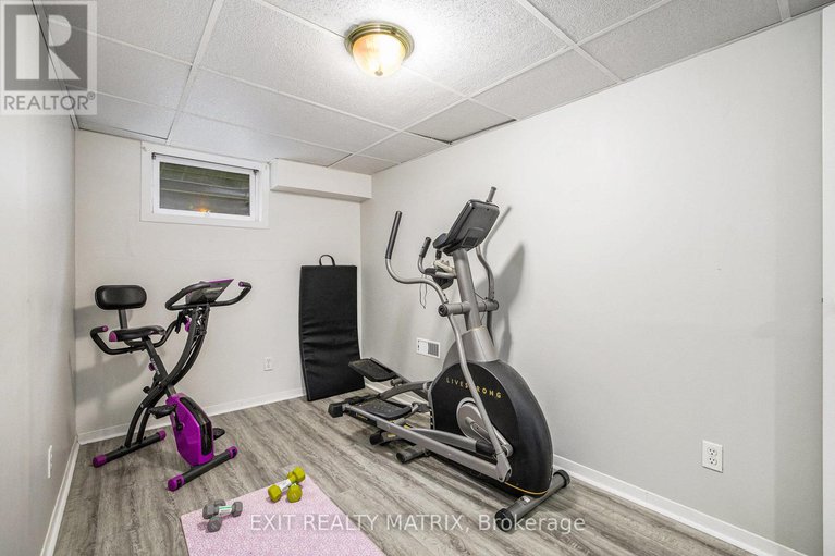 28740334/30-glen-park-drive/blackburn-hamlet-south/ottawa/ontario/K1B3Z2_35