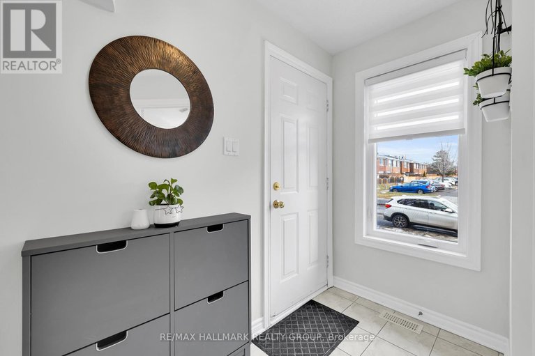 29582357/1344-guthrie-street/leslie-park/ottawa/ontario/K2H1G8_2