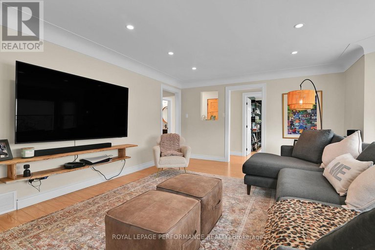 28237794/328-pleasant-park-road/alta-vistafaircrest-heights/ottawa/ontario/K1H5M8_5