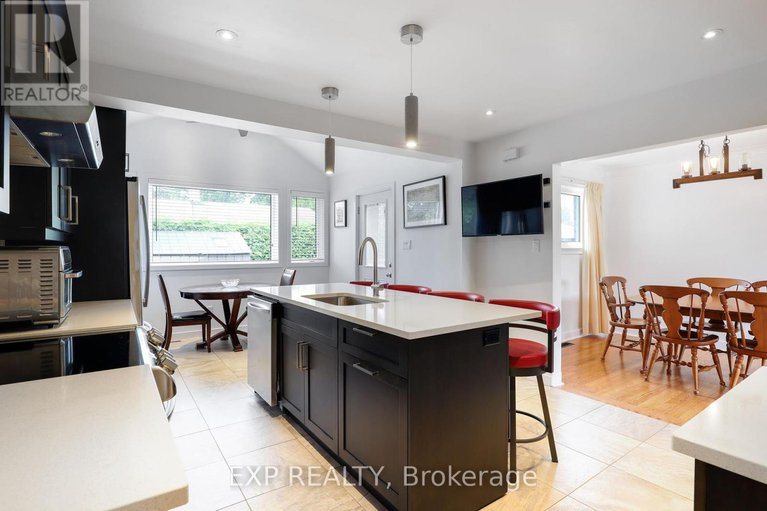 28625166/1382-fisher-avenue/city-viewskylinefisher-heightsparkwood-hills/ottawa/ontario/K2C1X1_11