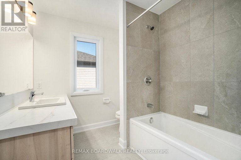 29490948/619-geneva-crescent/embrun/russell/ontario/K0A1W0_15