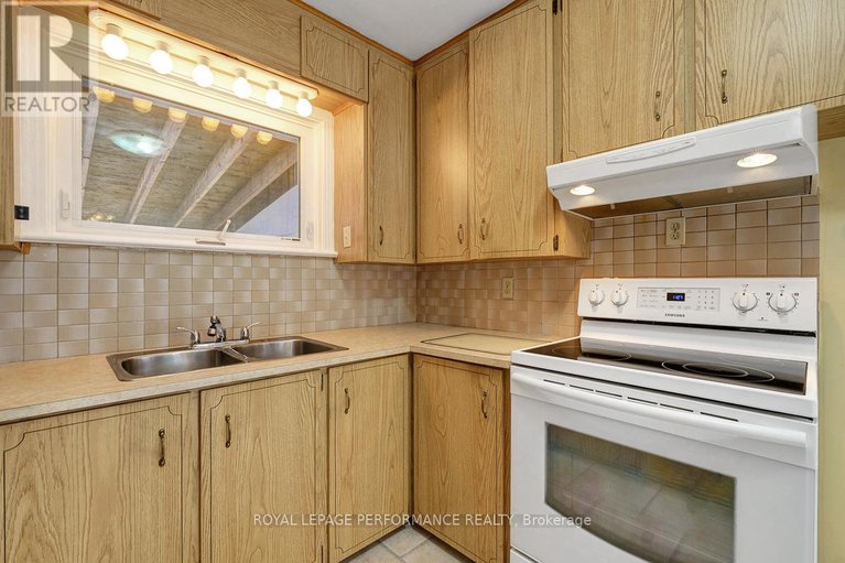 29403056/540-alesther-street/overbrookcastle-heights/ottawa/ontario/K1K1J3_11