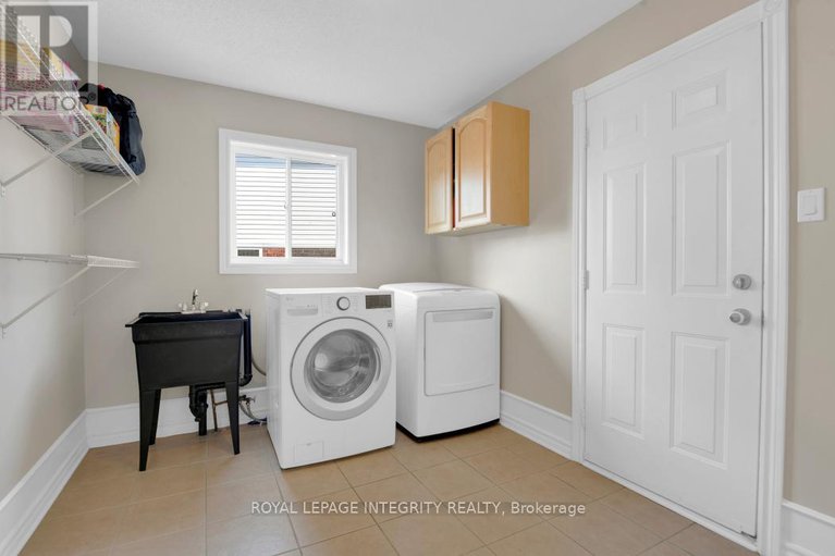 28624550/11-honeywood-court/riverside-southgloucester-glen/ottawa/ontario/K1V1Y4_15