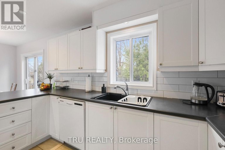 28221077/32-lazy-nol-court/fringewood/ottawa/ontario/K2S1T5_7