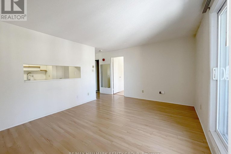 29424818/310-214-viewmount-drive/borden-farmstewart-farmcarleton-heightsparkwood-hills/ottawa/ontario/K2E7X3_5