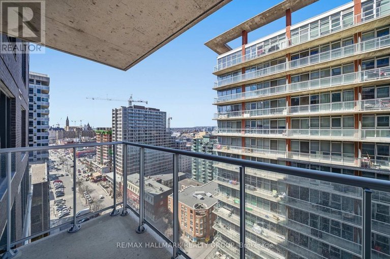 29589401/1703-180-george-street/lower-townbyward-market/ottawa/ontario/K1N0G8_20