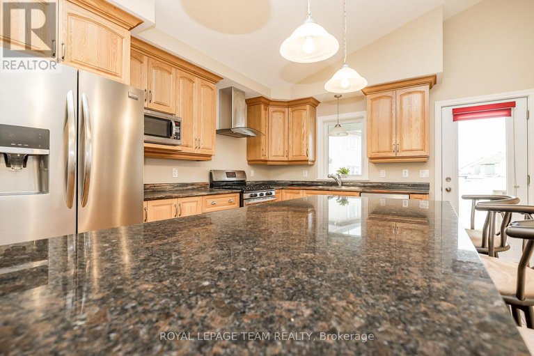 29034241/115-york-crossing-road/village-of-russell/russell/ontario/K4R0C5_14