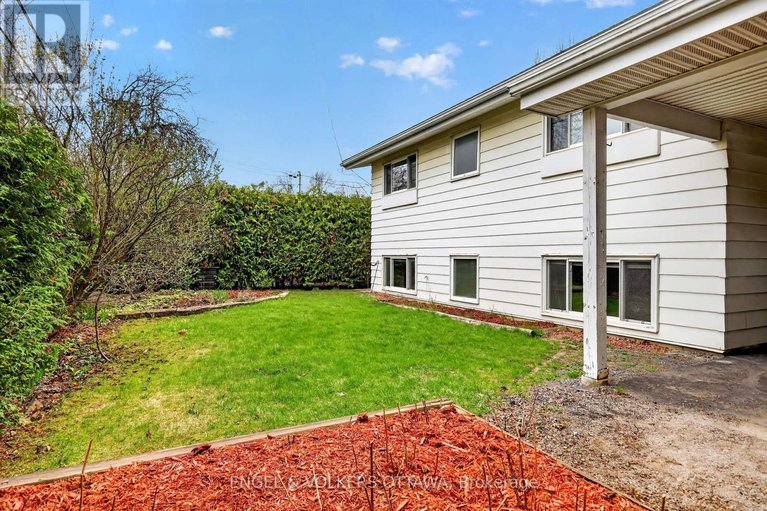 29678412/1795-devlin-crescent/playfair-park/ottawa/ontario/K1H5T5_36