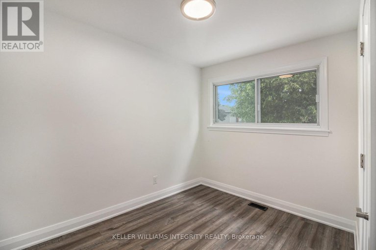 28497659/2389-sheldon-avenue/queensway-terrace-southridgeview/ottawa/ontario/K2C1K4_16