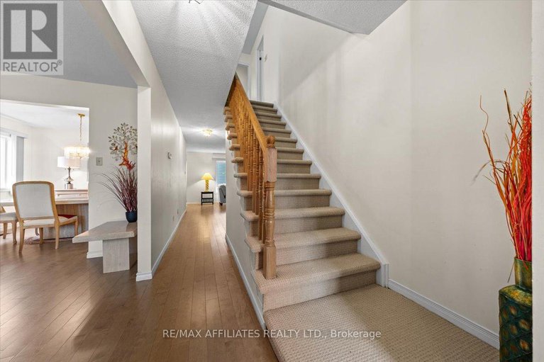 29088424/1293-parc-du-village-road/convent-glen-south/ottawa/ontario/K1C7B2_7