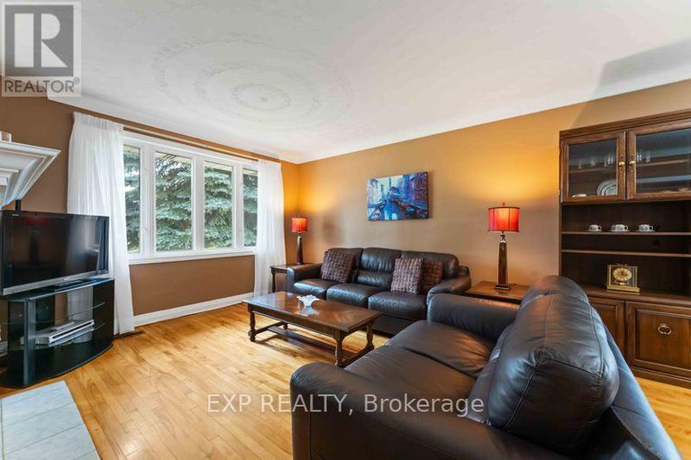 28608756/6-lyall-street/city-viewskylinefisher-heightsparkwood-hills/ottawa/ontario/K2E5G6_2