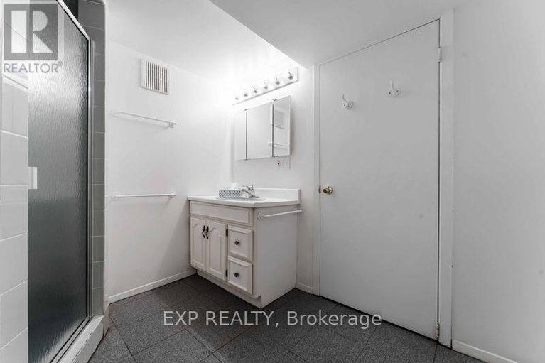28608756/6-lyall-street/city-viewskylinefisher-heightsparkwood-hills/ottawa/ontario/K2E5G6_25