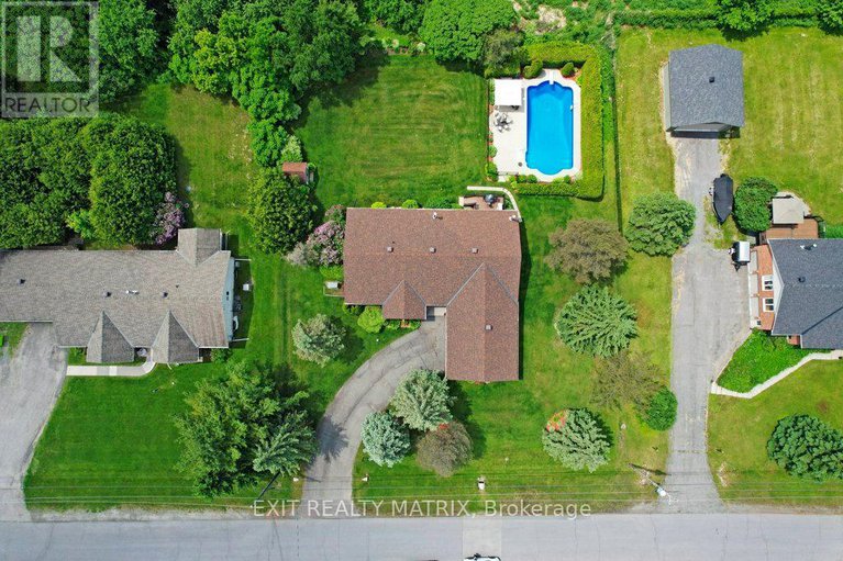 28473522/842-apple-lane/cumberland-ridge/ottawa/ontario/K4C1C1_34
