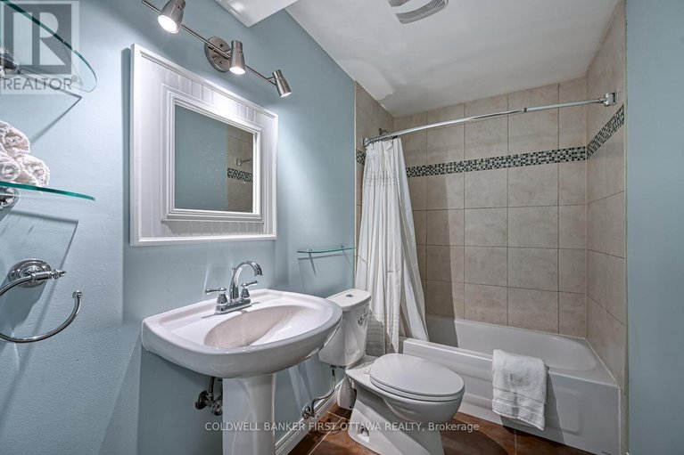 28556106/105-sirocco-crescent/stittsville-north/ottawa/ontario/K2S2C9_31