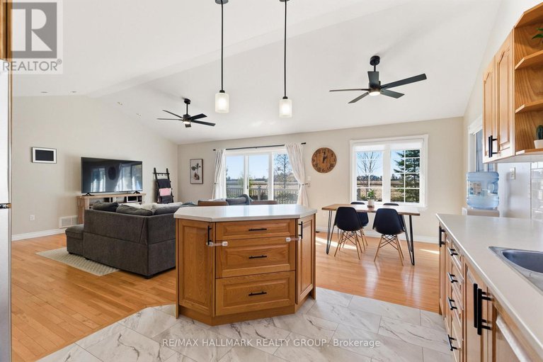 29042436/54-christie-lane/winchester/north-dundas/ontario/K0C2K0_13