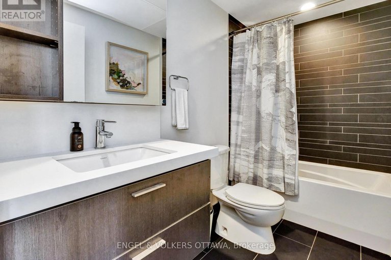 28414766/516-360-mcleod-street/ottawa-centre/ottawa/ontario/K2P1A9_20