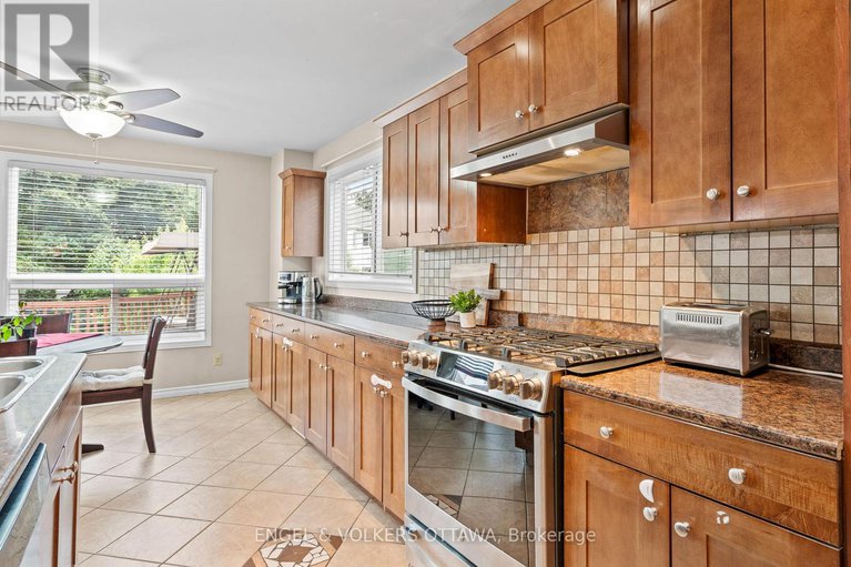 28550043/4-collingwood-crescent/morgans-grantsouth-march/ottawa/ontario/K2K2G6_12