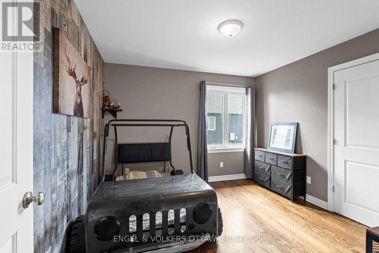 28348542/5567-lombardy-drive/osgoode/ottawa/ontario/K0A2W0_24