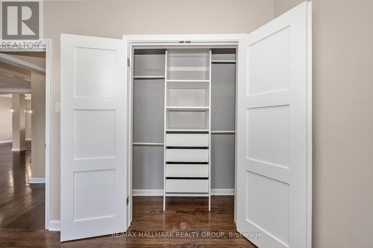 29670694/1138-sherman-drive/bel-air-heights/ottawa/ontario/K2C2M4_25