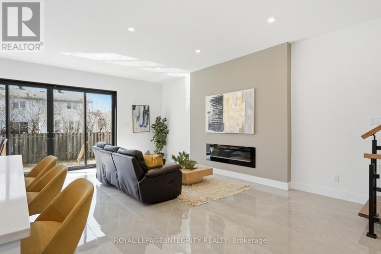 29663854/984-watson-street/fairfield-heights/ottawa/ontario/K2B6C2_13