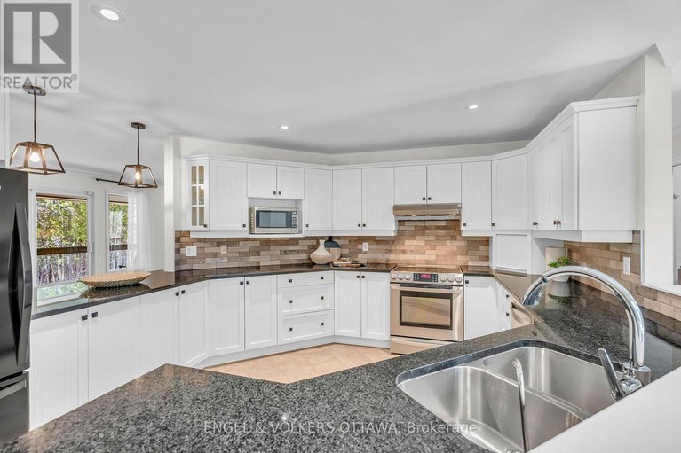 28314579/7359-marcella-drive/osgoode-twp-north-of-reg-rd-6/ottawa/ontario/K4P1P7_5