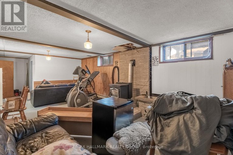 28655529/2784-leonard-street/town-of-rockland/clarence-rockland/ontario/K4K1A4_21