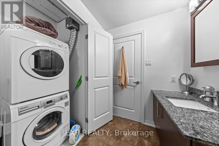 28749894/2505-242-rideau-street/sandy-hill/ottawa/ontario/K1N0B7_14