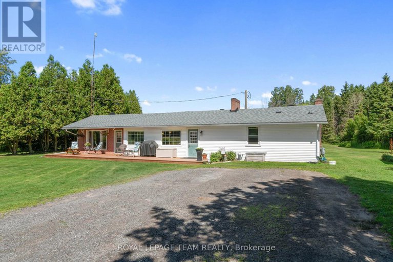 28652632/12135-county-road-2-road/south-dundas-williamsburgh-twp/south-dundas/ontario/K0C1X0_3