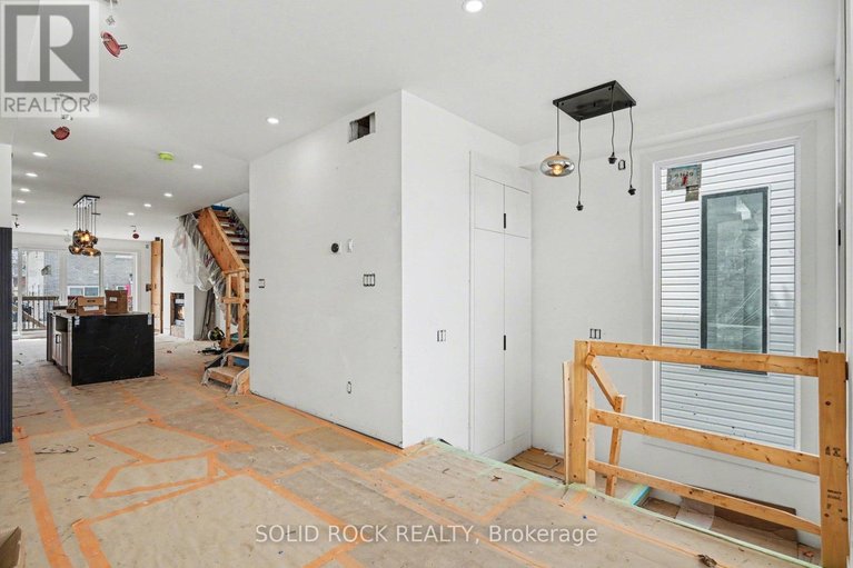 29669968/838-alpine-avenue/queensway-terrace-north/ottawa/ontario/K2B5R6_4