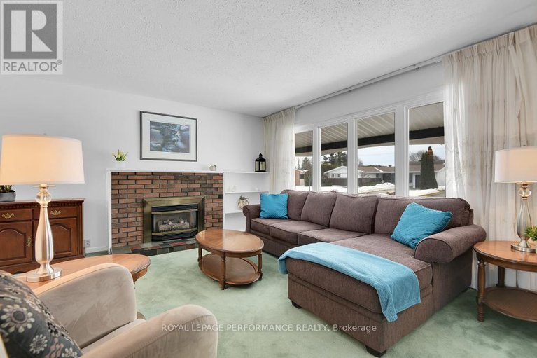 29450823/9-kilmory-crescent/borden-farmstewart-farmcarleton-heightsparkwood-hills/ottawa/ontario/K2E6M9_7