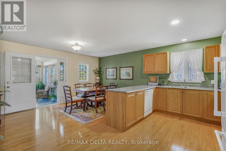 29633176/48-stephens-street/vankleek-hill/champlain/ontario/K0B1R0_9