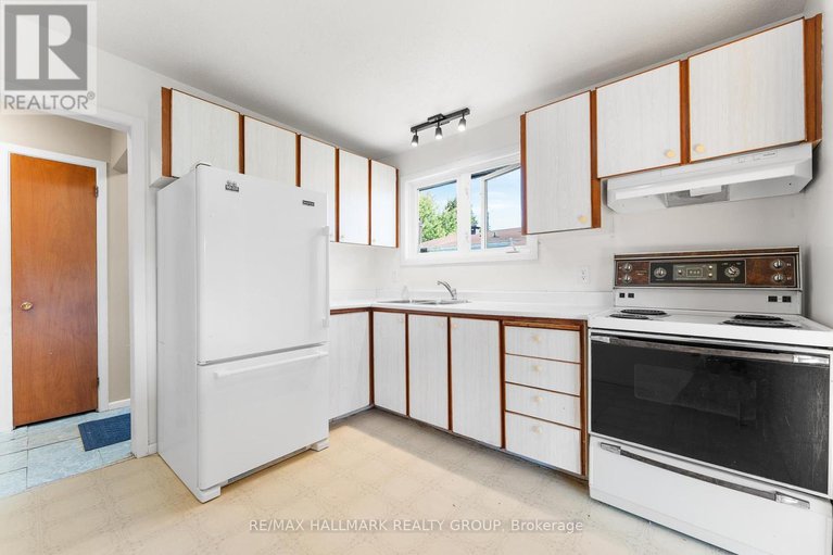 28943105/2437-tupper-avenue/hawthorne-meadows/ottawa/ontario/K1G1G6_9