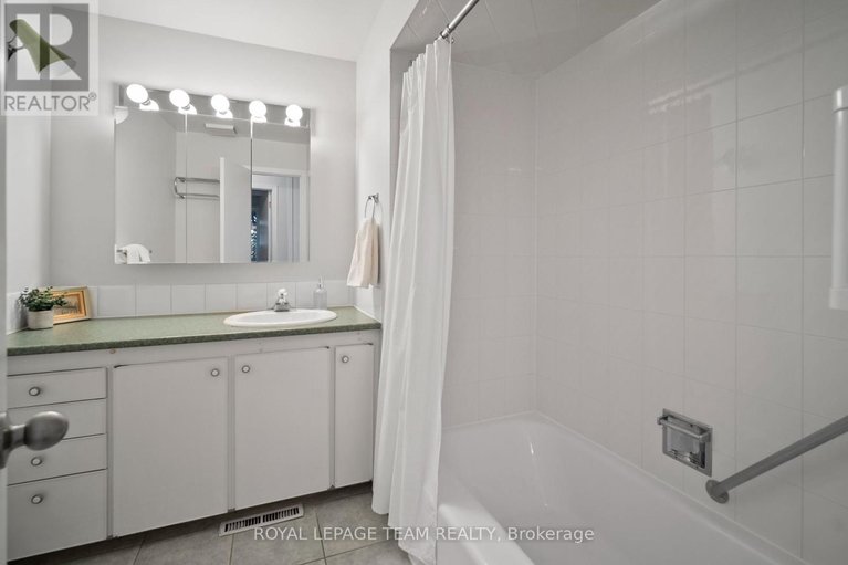 29622304/45-welkin-crescent/borden-farmstewart-farmcarleton-heightsparkwood-hills/ottawa/ontario/K2E5M4_22