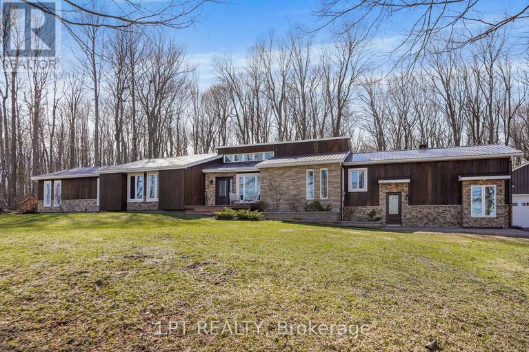 29678236/8180-gibbs-road/east-hawkesbury/ontario/K0B1M0_1