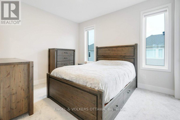 28933678/1010-carden-lane/orleans-village/ottawa/ontario/K1W0N3_27