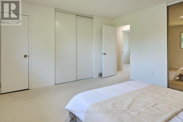 28490923/77-seabrooke-drive/glencairnhazeldean/ottawa/ontario/K2L2K4_31