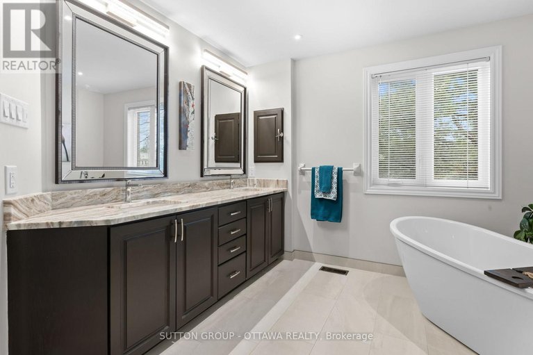 29615591/540-des-conifers-crescent/fallingbrookgardenway-south/ottawa/ontario/K4A3E2_24