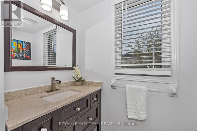 28967262/430-haresfield-court/riverside-southgloucester-glen/ottawa/ontario/K4M0B6_16