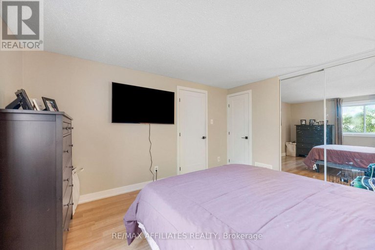 28872930/31-exeter-drive/on-the-green/ottawa/ontario/K2J1Z9_17