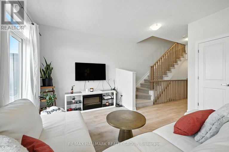 28635890/702-confluence-walk/avalon-west/ottawa/ontario/K4A5M6_9