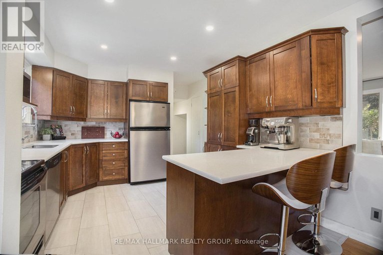 28913278/2346-ryder-street/urbandale-acres/ottawa/ontario/K1H6X6_10