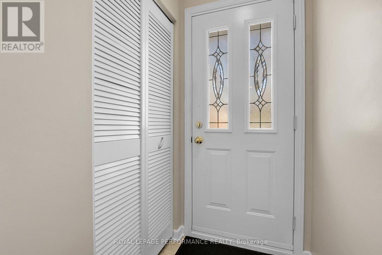 29636837/1582-digby-street/riverview-park/ottawa/ontario/K1G0P6_5