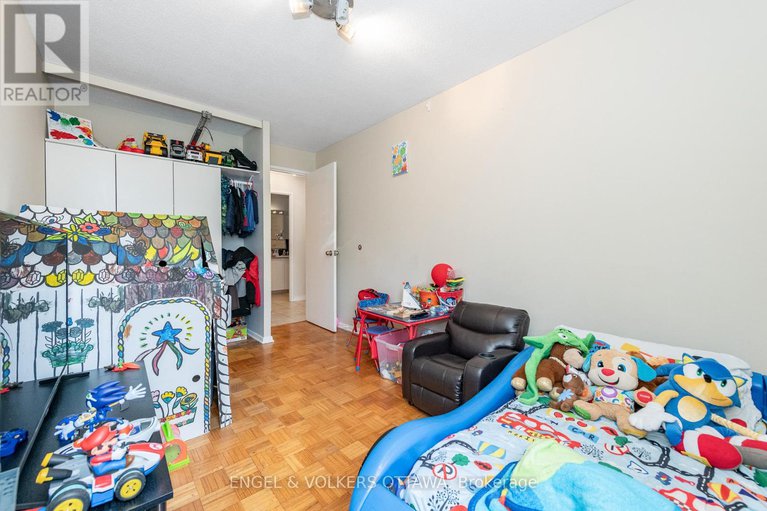 28339267/8-1356-meadowlands-drive-e/borden-farmstewart-farmcarleton-heightsparkwood-hills/ottawa/ontario/K2E6K6_23