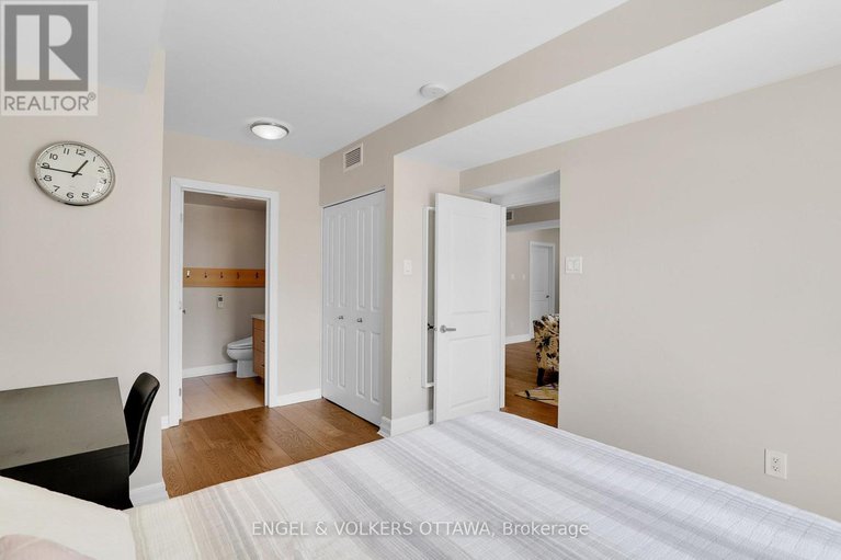 28318227/202-195-besserer-street/sandy-hill/ottawa/ontario/K1N0B6_15