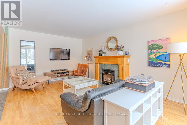 29418549/1075-north-river-road/overbrook/ottawa/ontario/K1K3V9_5